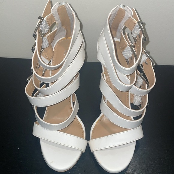 Express Off White Faux Leather Block Sandals w 5 buckles & back zippers. SZ 9 - Picture 8 of 12